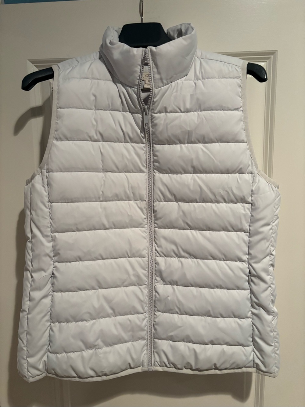 J.Crew Women’s Medium Light Gray Puffer Vest Full Zip Quilted B9329